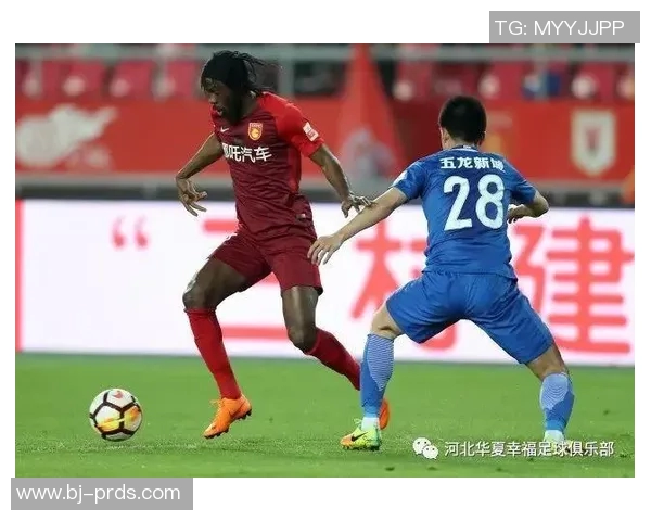 足球明星因腰伤受困的精彩瞬间及其康复历程图片分享